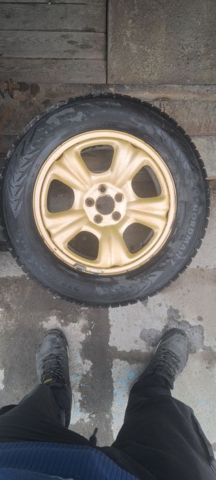 Продам комплект дисков с шинами