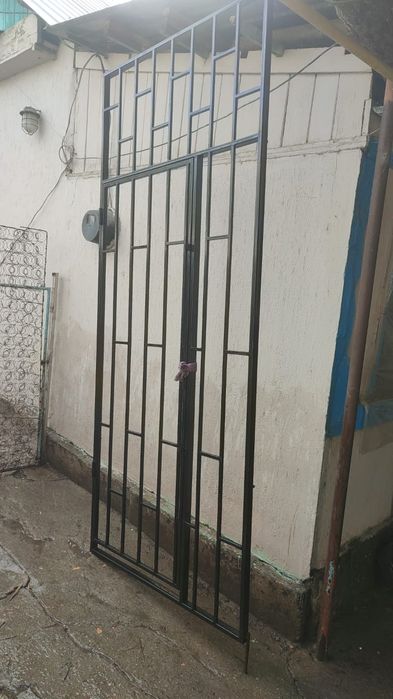 Продам металлическую решётку на двери