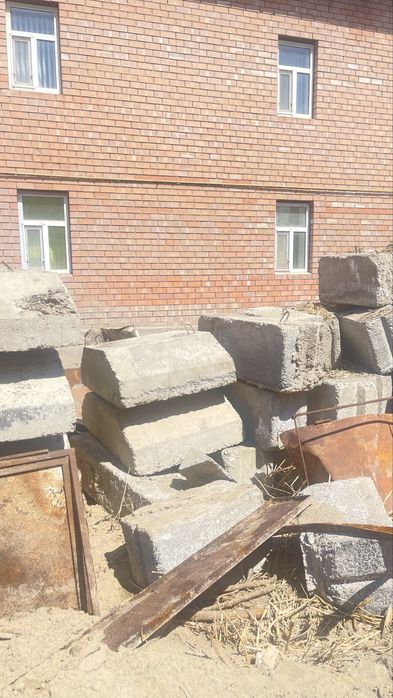 Бетонные блоки, балки, подушки