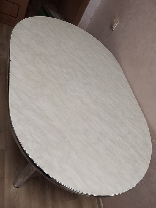 Продам обеденный стол со стульями