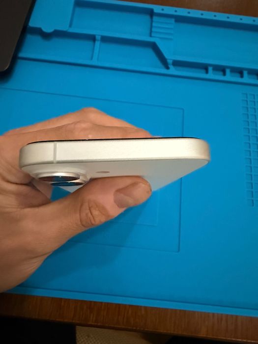 iPhone 16 -White на части цели не се продават