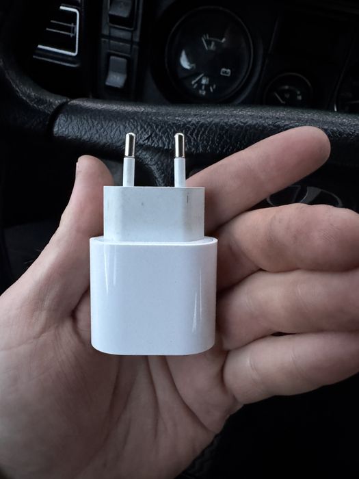 Продам блок питания оригинал на Iphone