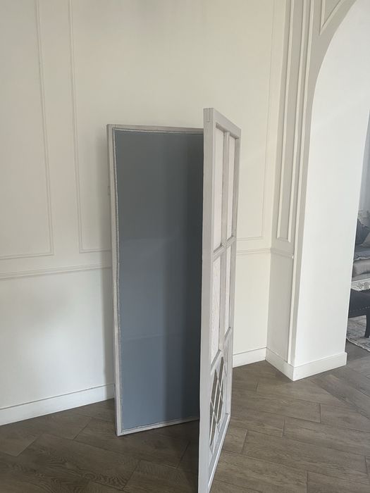 Продам ширму серую 3 секции. Стул.