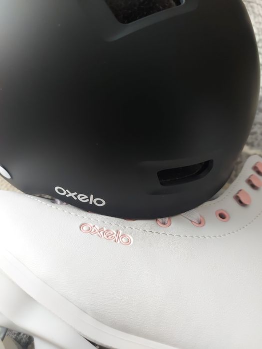 Ролкови кънки и каска