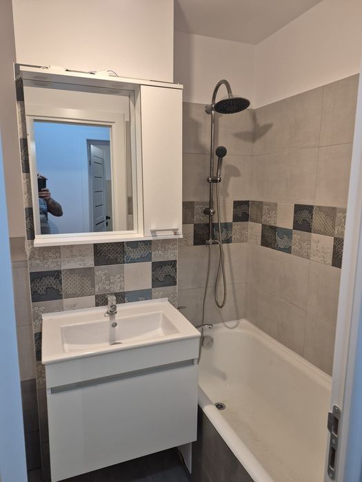 Închiriez garsoniera