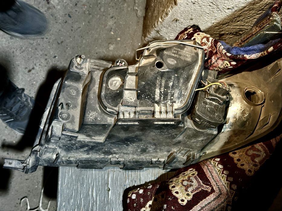 Продам Фару Audi A6 C4.