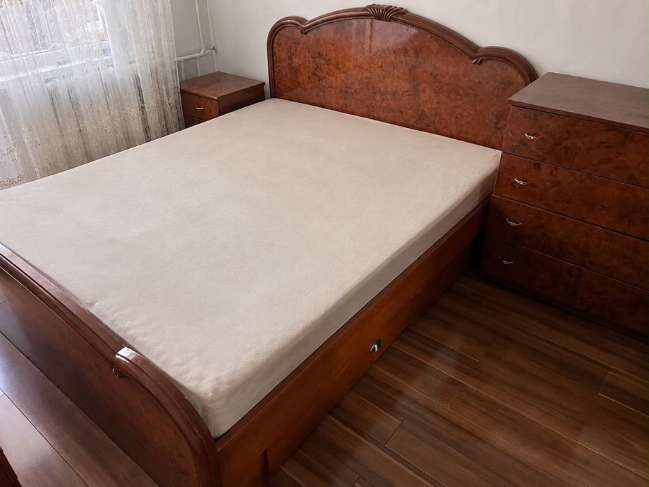 Продам спальный гарнитур