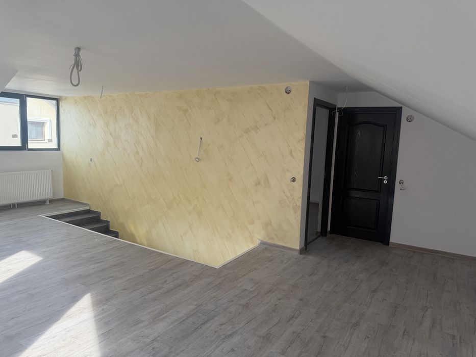 Casa la intrare in Sat Costi