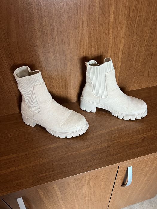 Дамски боти бежови