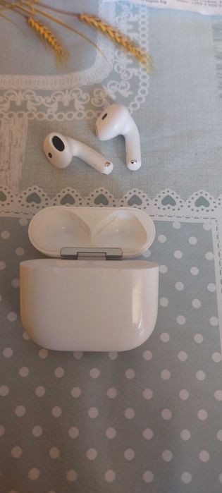 Оригинални слушалки Airpods 4 в розово калъфче с карабинер
