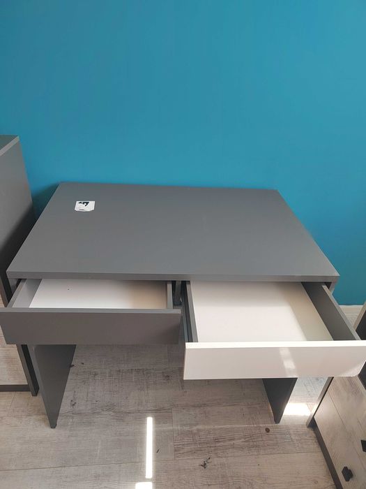 Ученическо бюро с две чекмеджета
