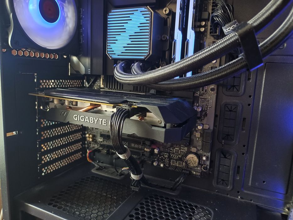 Видеокарта NVIDIA GeForce GTX 1660 Ti 6GB.