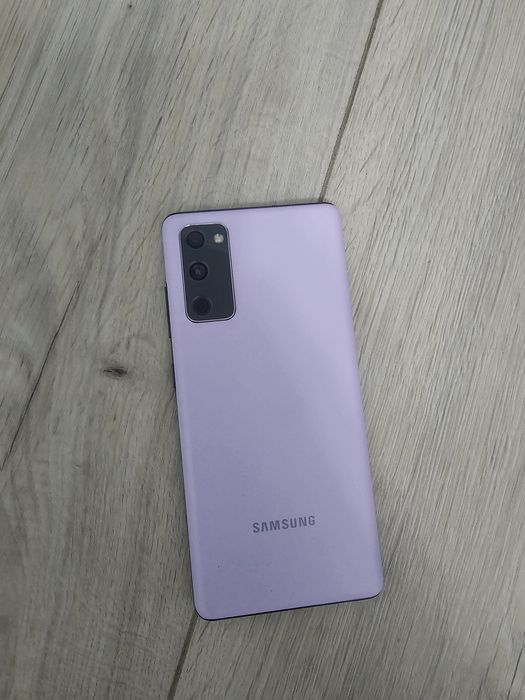 Samsung  S 20FE.