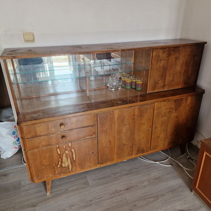 Старинен бюфет от 50те
