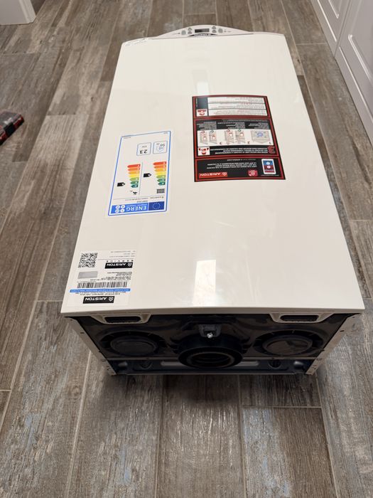 Centrala termica pe gaz ariston cares premium 24kw functionala