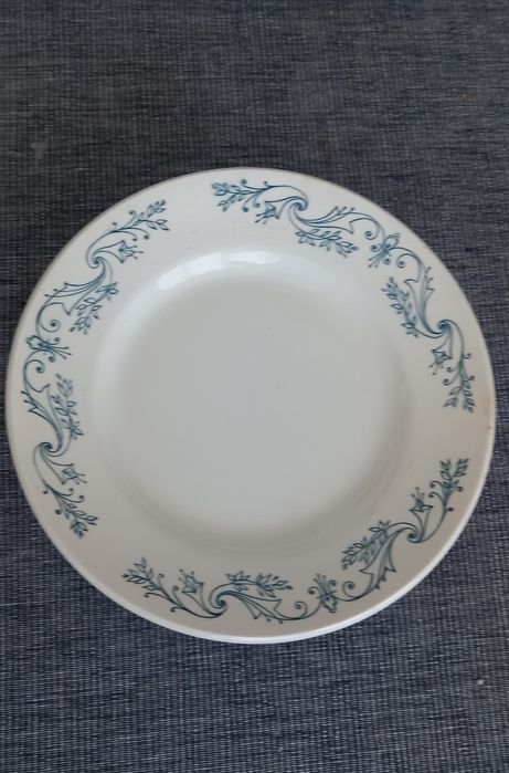 Малки порцеланови чинийки