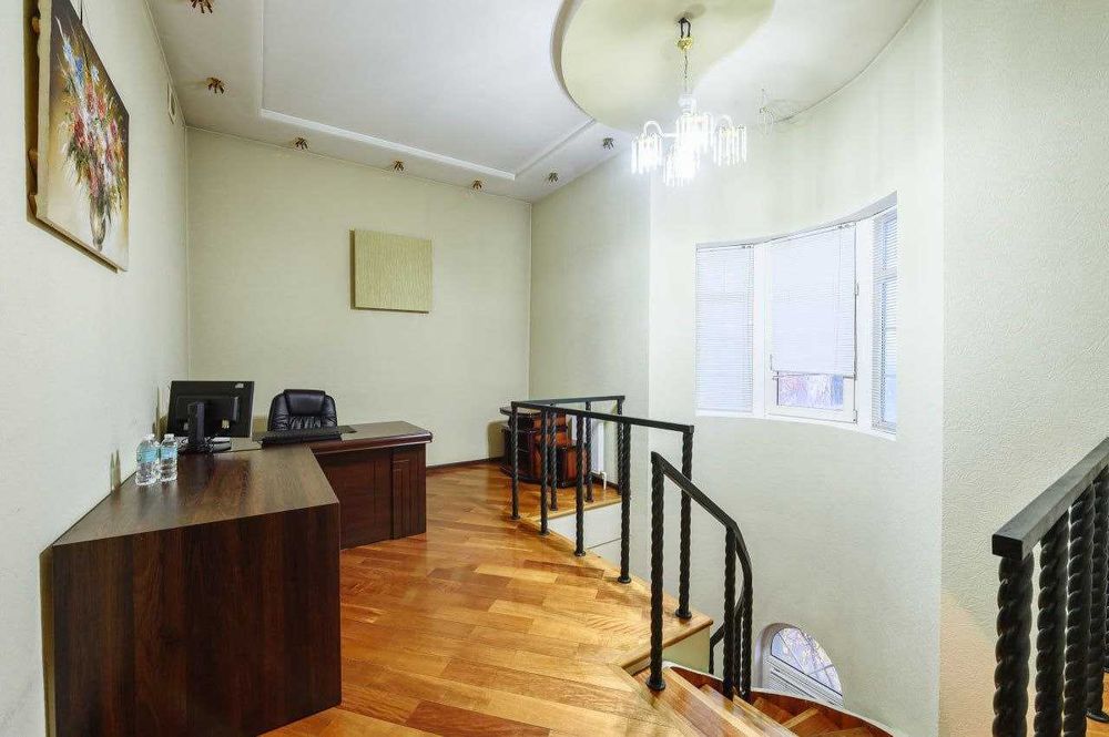 Продается дом в центрально части города ор-р Шахристанское метро