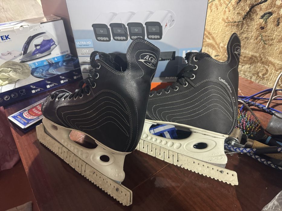 Продам коньки  45 размера