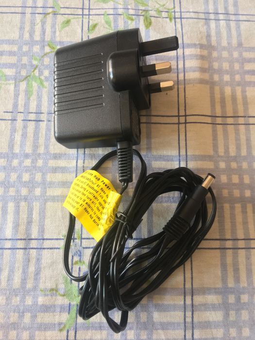 Thomson UK адаптор 9 V - 2.0 A за рутери и не само, Чисто Нов