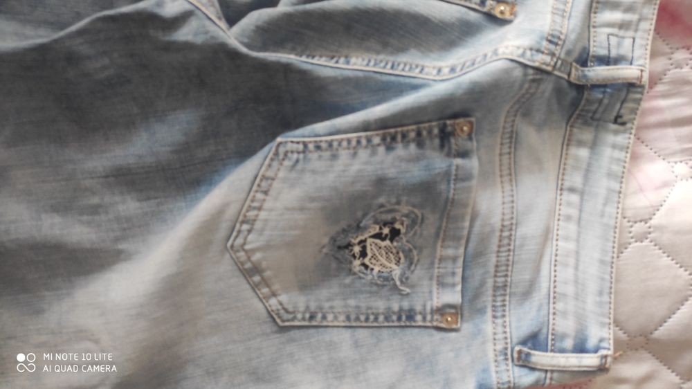 Два чифта дамски дънки