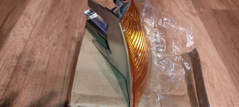 Жълт мигач за БМВ е 46 преди фейса