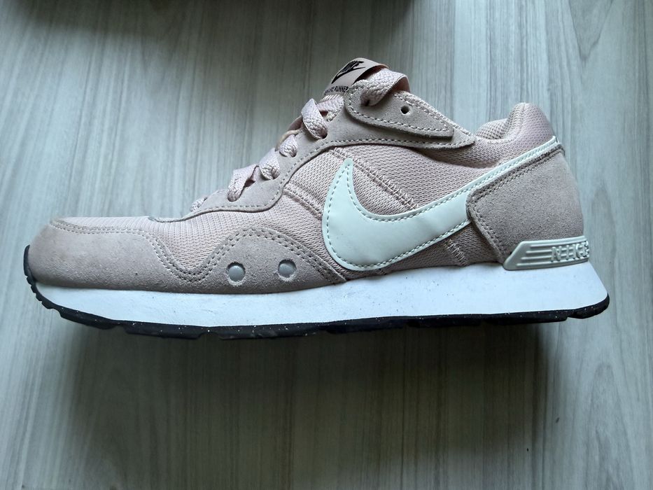 Дамски маратонки Nike 38.5 номер