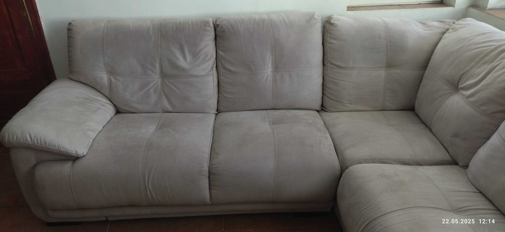 Продавам ъглов диван.