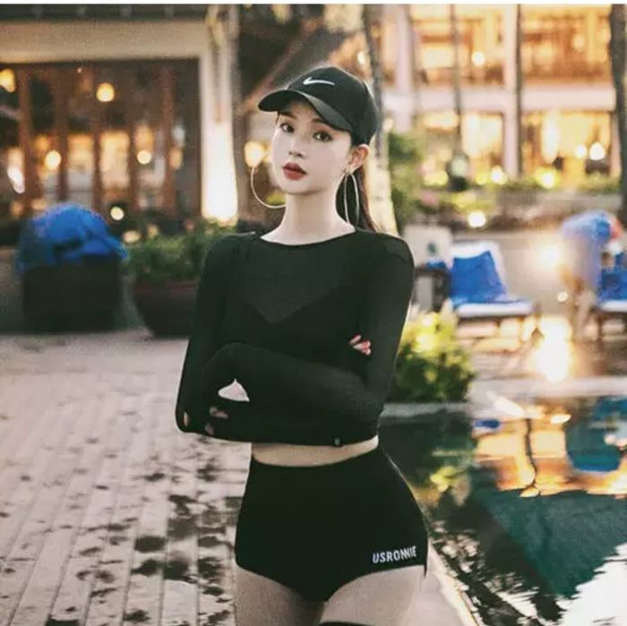 Продам купальник размер 42