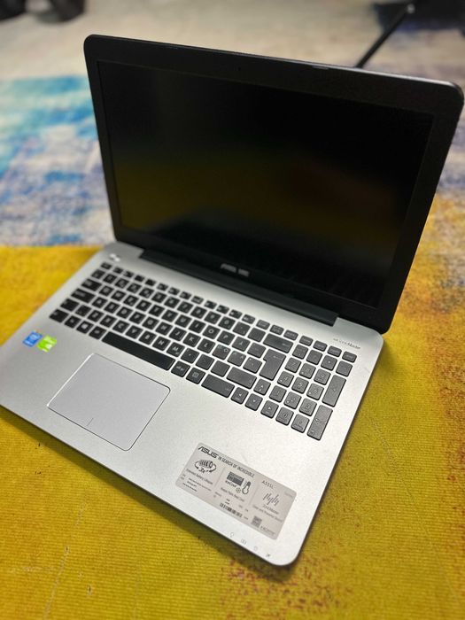Laptop Asus A555l, i5 gen 4, ram 6 gb, 2 gb video - 399 lei