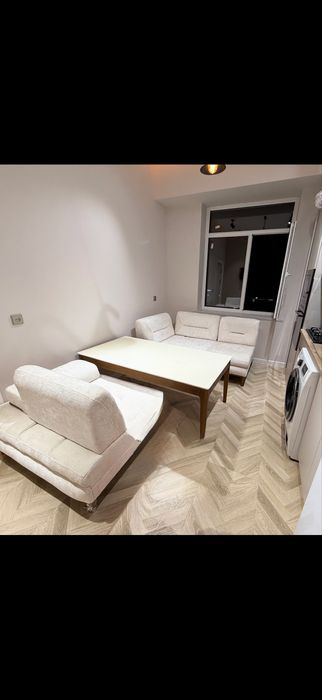 Стол новый уступим молочного цвета на 6 человек. Stol yangi 6 kishilik