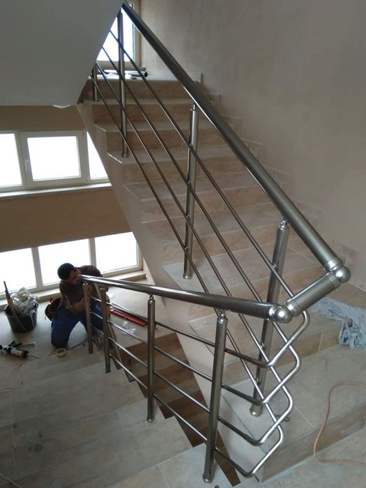 Склад за Алуминиеви парапети-профили и аксесоари