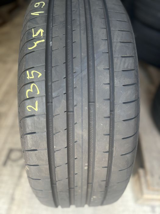 235/45/19 GoodYear 2 бр Kumho 2 бр