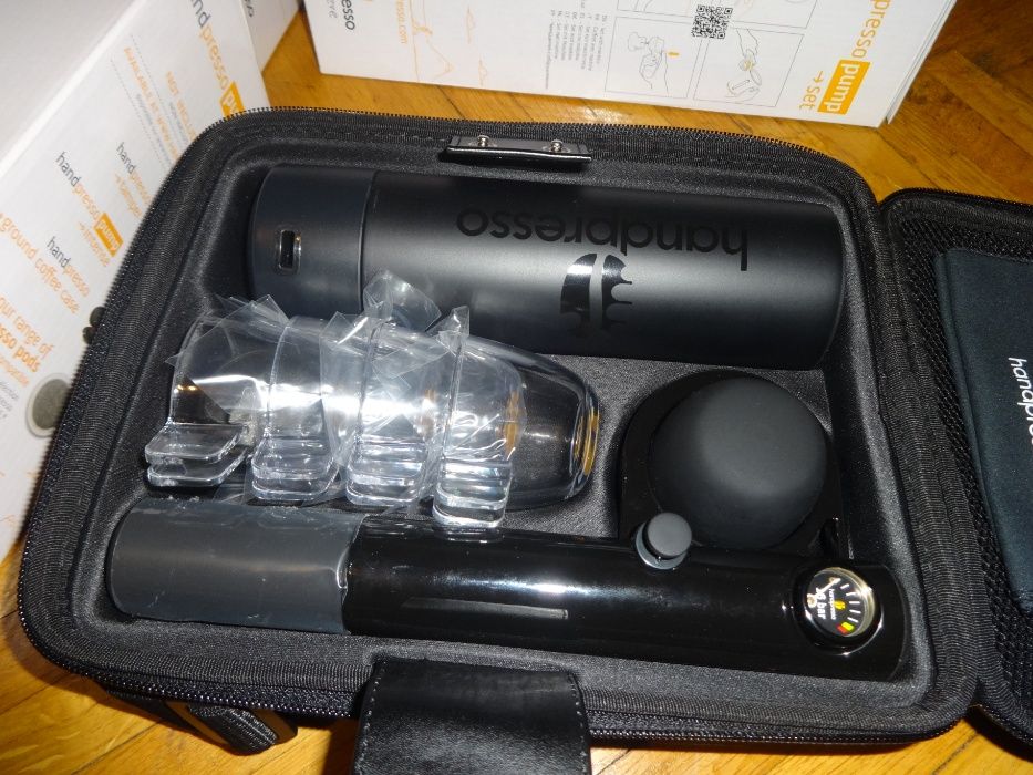 Handpresso, Espresor Manual Portabil, 16 bari + Termos + 4 Cesti. NOU
