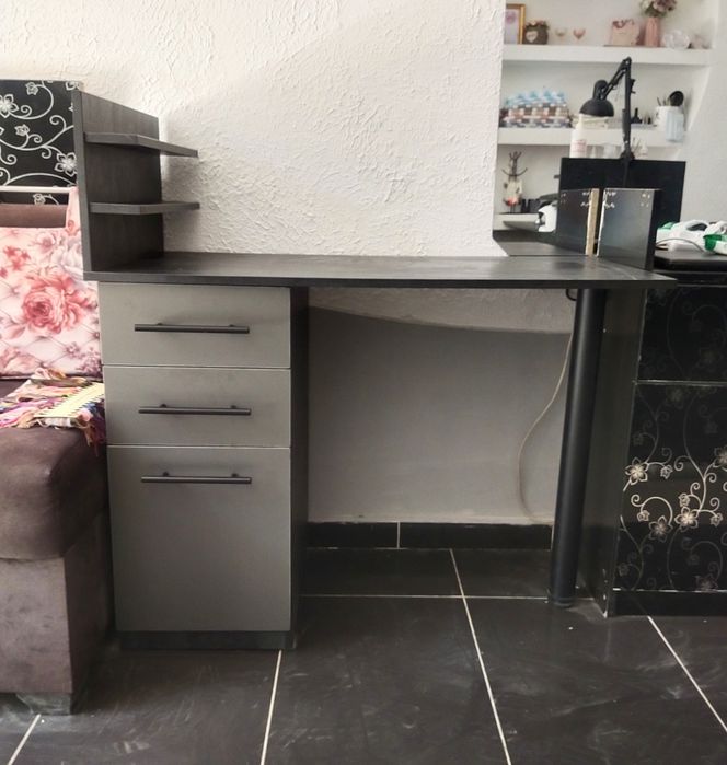 Рабочий стол для маникюра