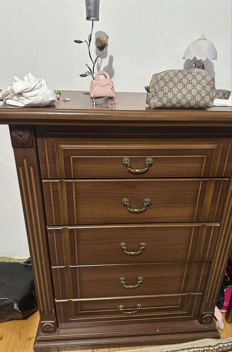 Спалний мебел сотилади