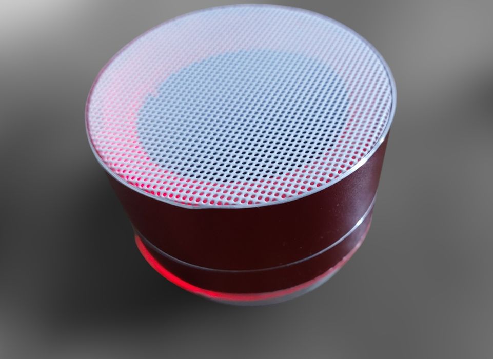 Блутут тонколонка малка и преносима