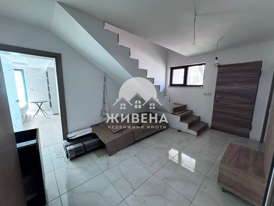 Нова къща в гр.Провадия, РЗП: 240 кв.м, двор - 600 кв.м