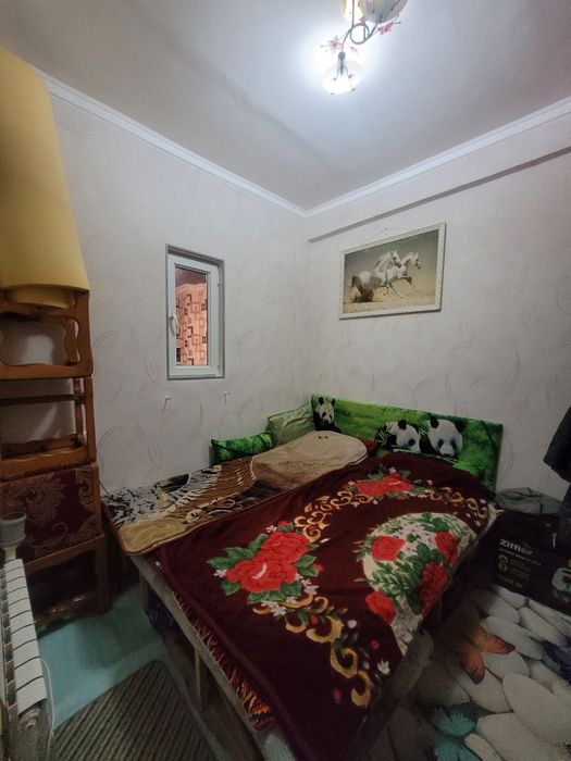 Срочно сотилади чирчик 10/мек район 4 хона карвон бозор рупараси