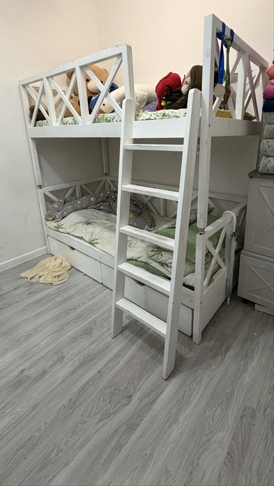 Двухъярусная кровать