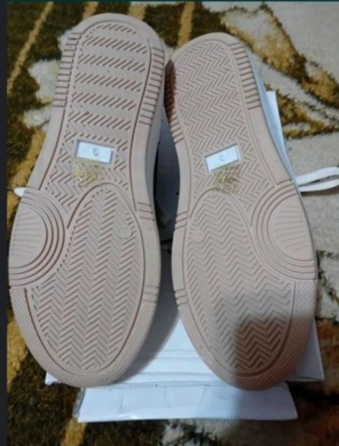 Дамски маратонки нови