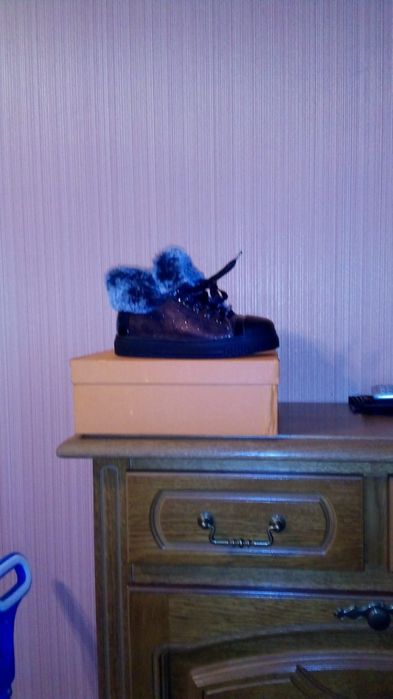 Продам утепленные ботинки