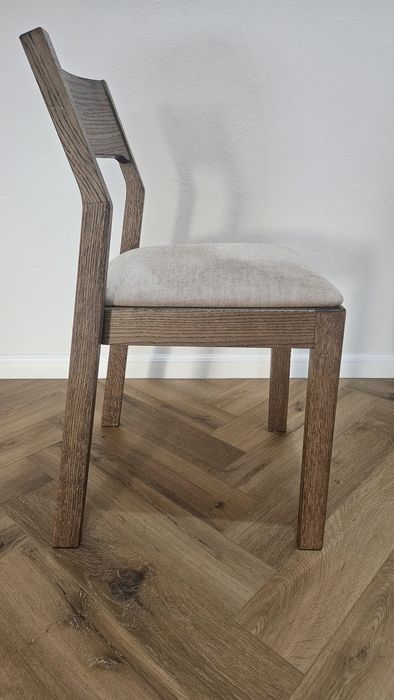 Vand set 2 scaune din lemn masiv