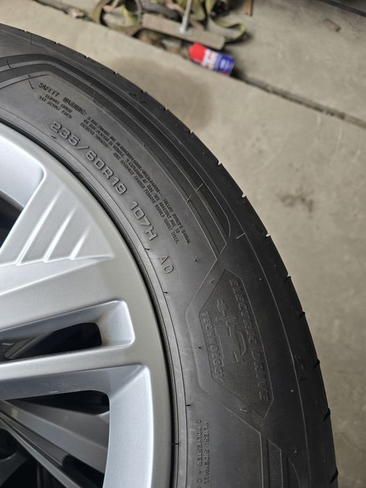 4 Броя Гуми 2х235/60/19 2x255/55/19 Goodyear 6,3mm 25dot