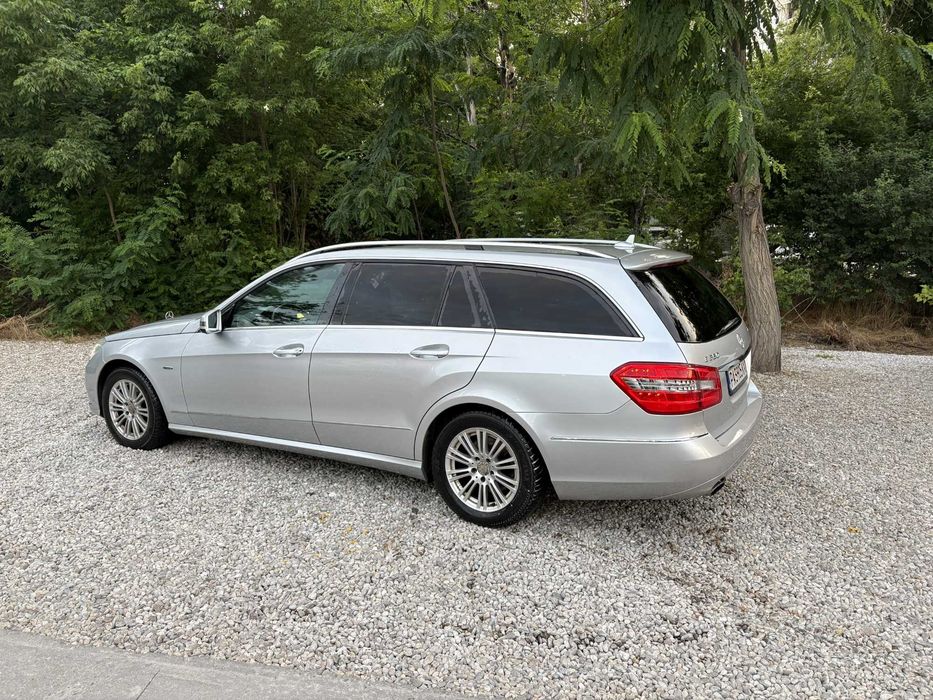 Автомобил Mercedes E350 2011г.