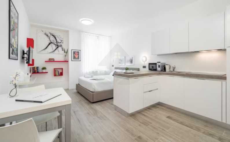 Дава се под наем Едностаен апартамент в Пловдив, Център - 22 кв.м за 137.7 € - Снимка #2