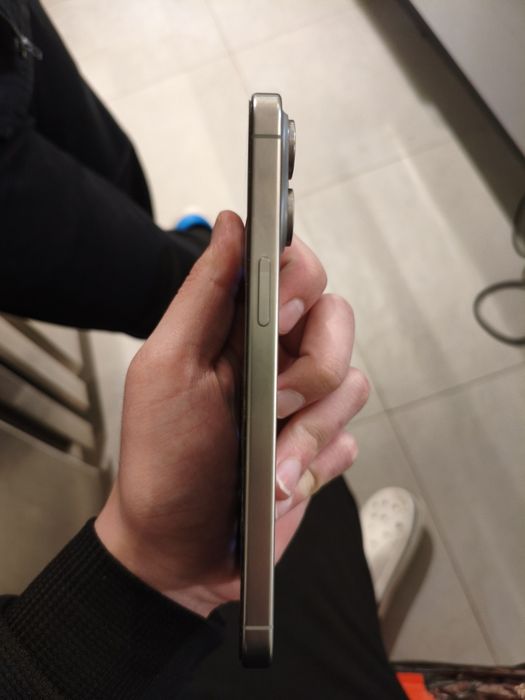 Продаю iPhone 15 Pro Max 256 ГБ (серый)