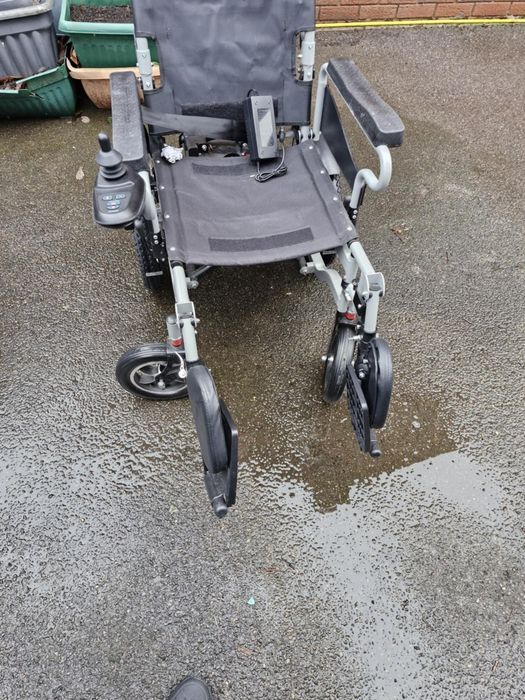 Scaun cu rotile electric