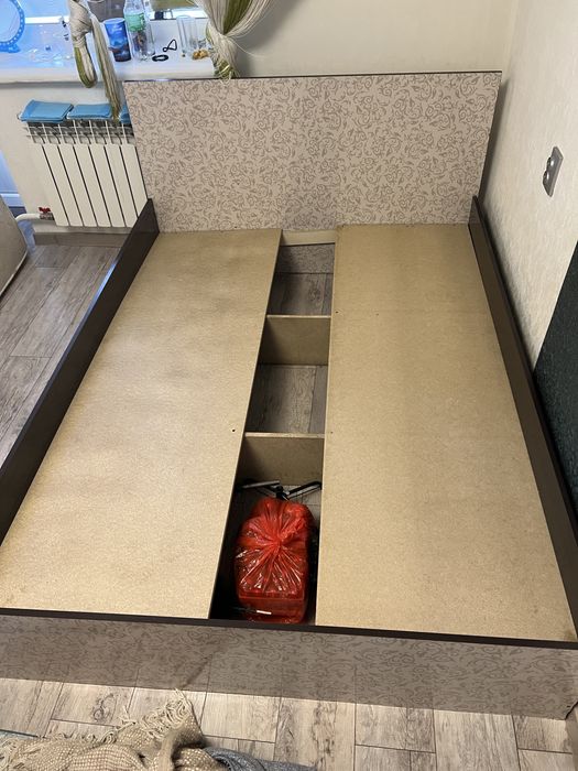 Кровать с матрасом