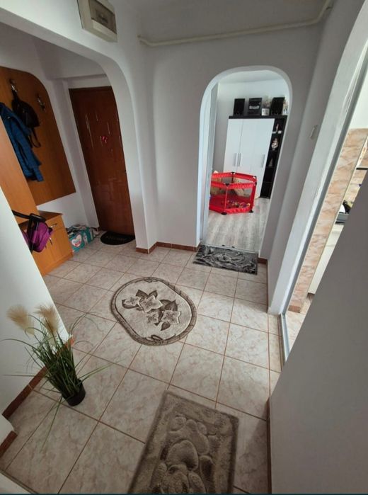 Vând apartament 4 camere calea calarasilor.