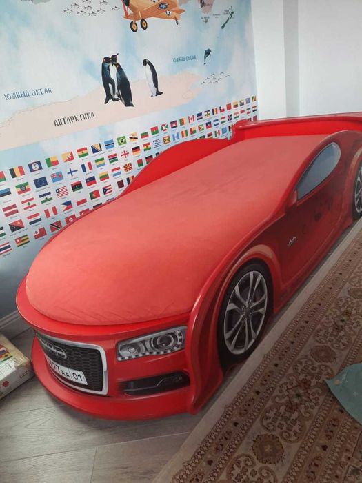 ПРОДАМ МАШИНКУ-КРОВАТЬ , в идеальном состояние